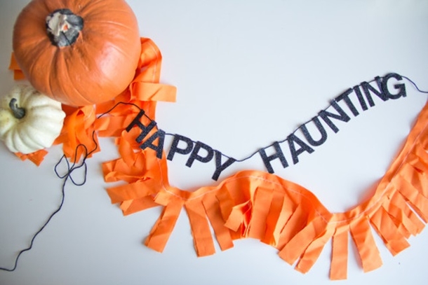11 Wicked Halloween Garland Decoration Ideas - picture 11