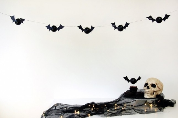 11 Wicked Halloween Garland Decoration Ideas - picture 2