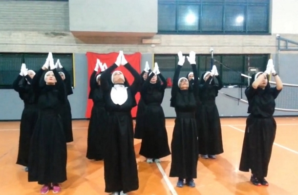 12 “Sisters” Move Gracefully As One. Suddenly, Their Act Leaves Everyone Amazed - picture 2