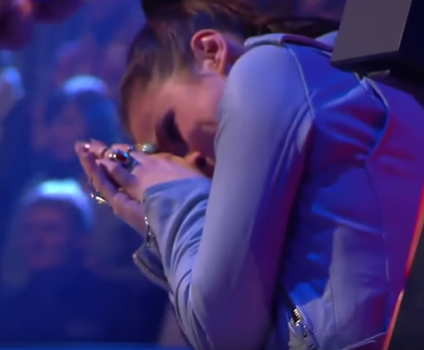 13-Year-Old Girl Performs Classic Andrea Bocelli Song That Has The Judges And Crows In Tears! - picture 3