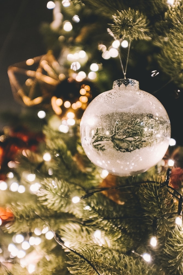 15+ Creatively Made Christmas Ornaments - picture 12