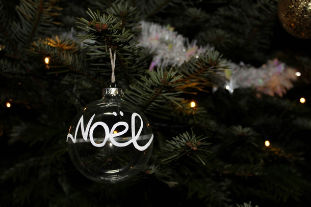 15+ Creatively Made Christmas Ornaments - picture 13