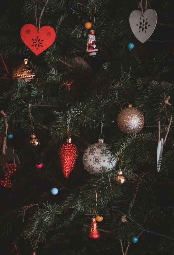 15+ Creatively Made Christmas Ornaments - picture 14