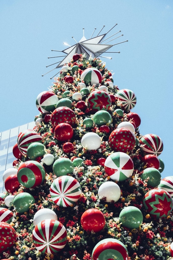15+ Creatively Made Christmas Ornaments - picture 16