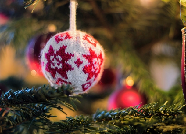 15+ Creatively Made Christmas Ornaments - picture 5