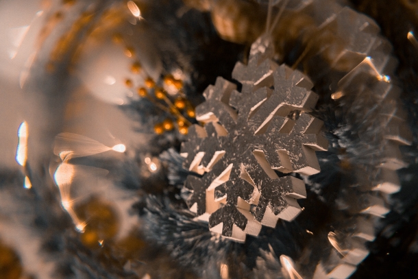15+ Creatively Made Christmas Ornaments - picture 9
