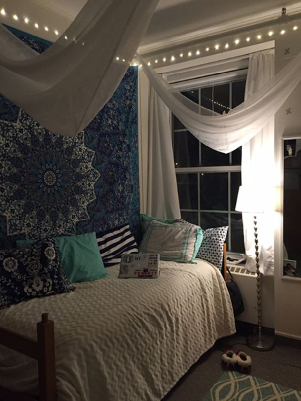 15 Ways To Use Fairy Lights In The Bedroom - picture 13