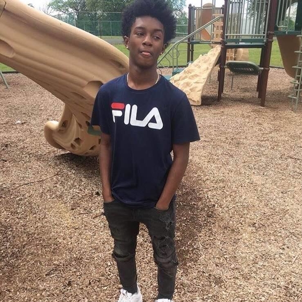 15-year-old boy cares for elderly neighbors every day, mom wants to know his real intentions - picture 2