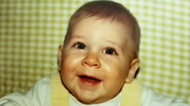 15-year-old mother puts baby up for adoption and 35 years later he's standing behind her - picture 2
