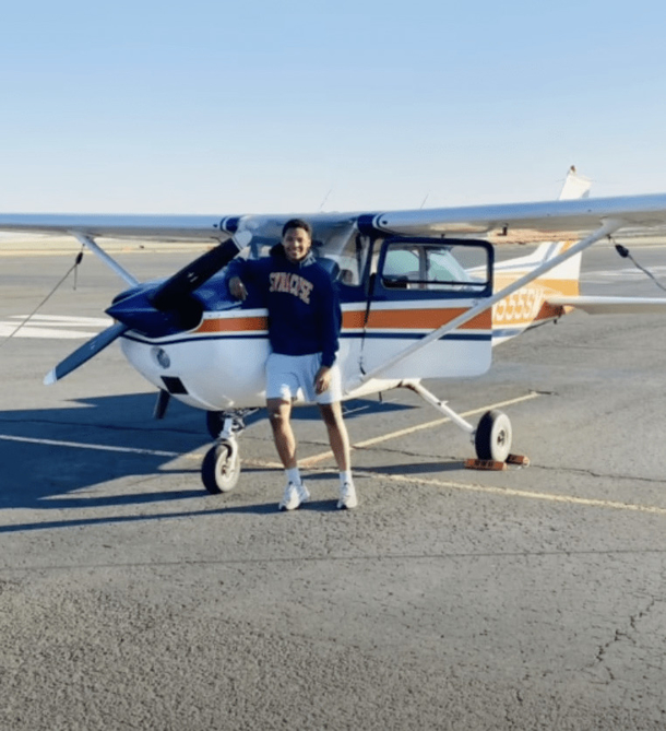 17-year-old boy becomes one of the youngest licensed Black pilots in the US, incredible! - picture 2