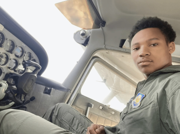 17-year-old boy becomes one of the youngest licensed Black pilots in the US, incredible! - picture 4