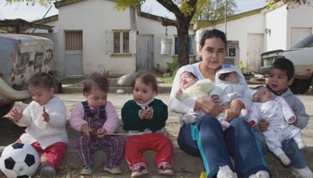 17-Year-Old Mom Of 7 Kids Has Had Enough - Thinks The Government Should Foot The Bill - picture 2
