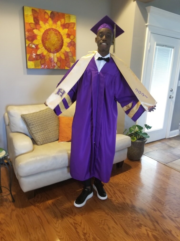 18-year-old High school student stopped from attending graduation because of his shoes – until this teacher steps in - picture 4