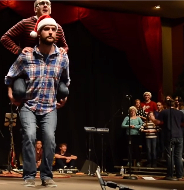 2 Guys Walk On Stage For Christmas Skit With An Unexpected Twist That'll Have You Laughing For Days - picture 3