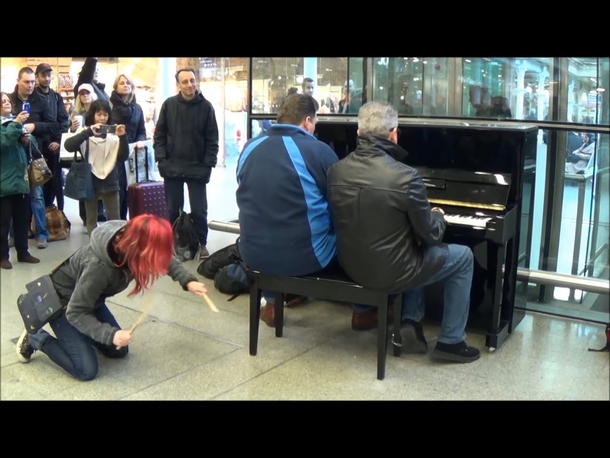 2 men play ‘Boogie Woogie Jam’ on public piano. Then woman joins in for stunning performance - picture 2