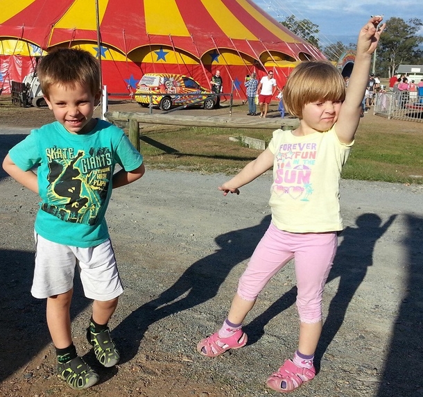 2 Small Kids Vanish Into Thin Air. 3 Years Later, They Suddenly Pop Up At Dad's Front Door - picture 3