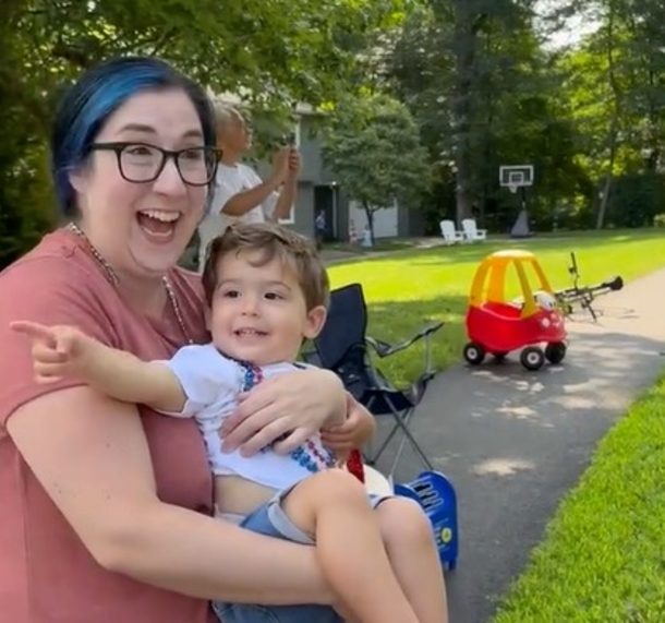 2-Year-Old Gets The Coolest Birthday Surprise From Mailman, Dubs Him “Honorary Letter Carrier.” - picture 3