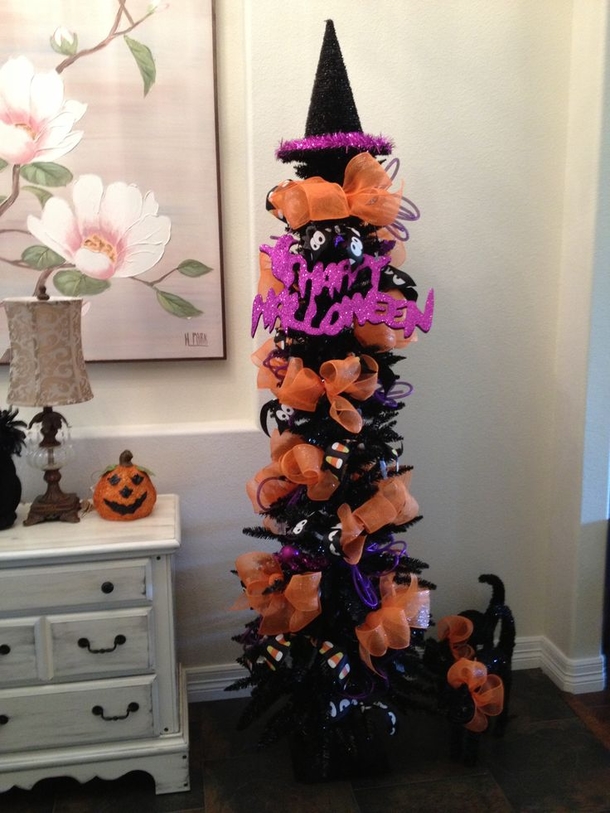 20 Decorated Halloween Trees - picture 8