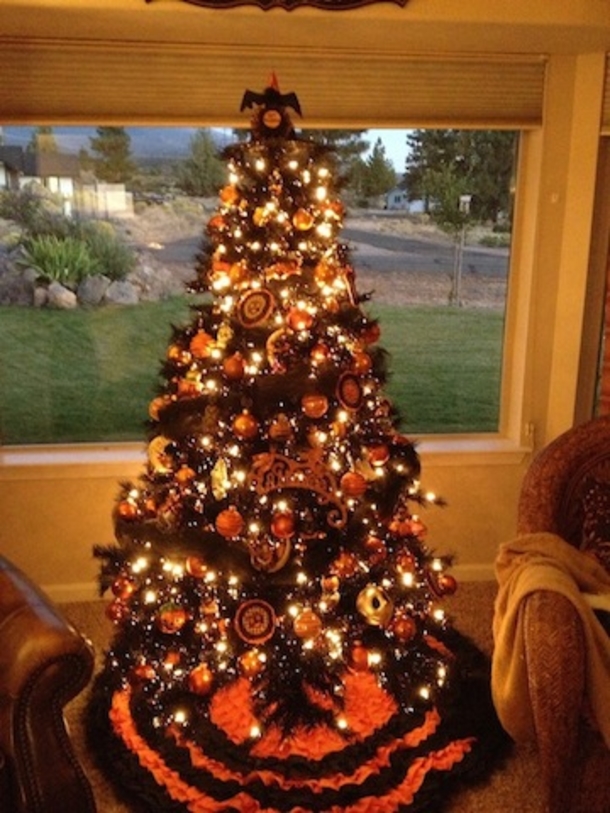 20 Decorated Halloween Trees - picture 11
