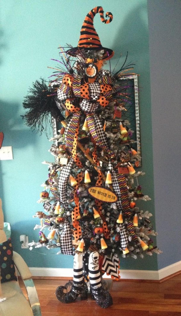 20 Decorated Halloween Trees - picture 13