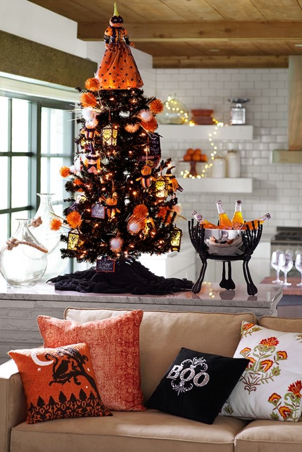 20 Decorated Halloween Trees - picture 14
