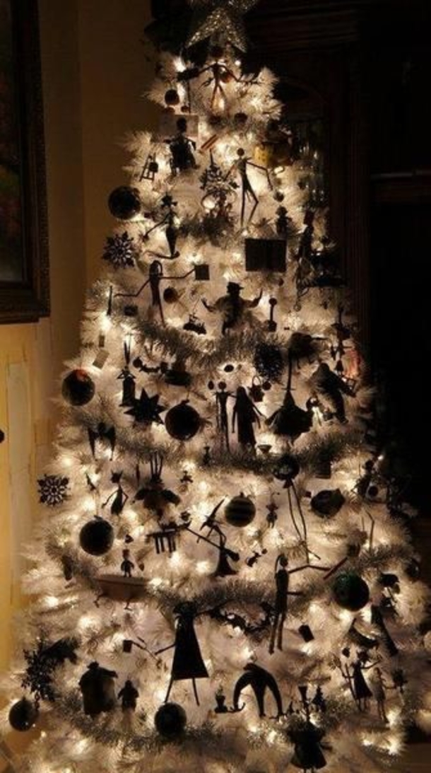20 Decorated Halloween Trees - picture 17