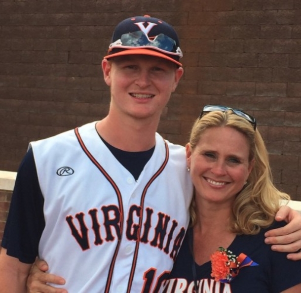 21-year-old son donated his first paycheck to pay off parents’ entire mortgage - picture 2