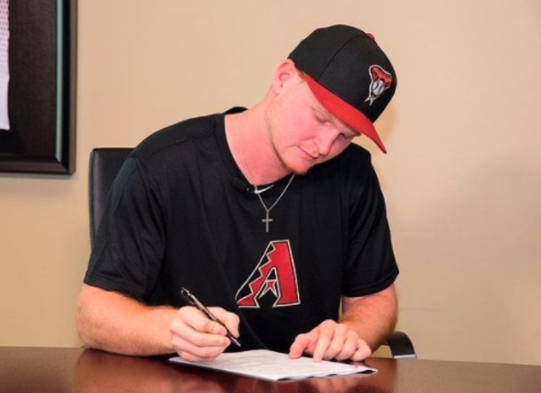 21-year-old son donated his first paycheck to pay off parents’ entire mortgage - picture 3