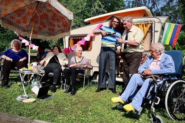 24-Year-Old Expresses His Feelings Living With Dementia Patients: “I Live With The Most Beautiful People.” - picture 3