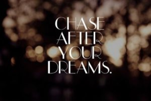 25+ Amazing Quotes About Never Giving Up On Your Dreams - picture 2