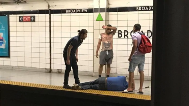 3 Heroes hop onto train tracks to save blind man – ‘It was the right thing to do’ - picture 3