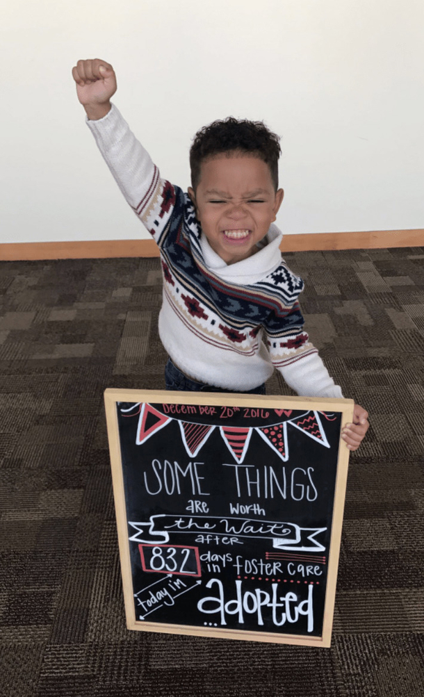 3-year-old boy has the cutest reaction to being adopted after 2 years in foster care - picture 4