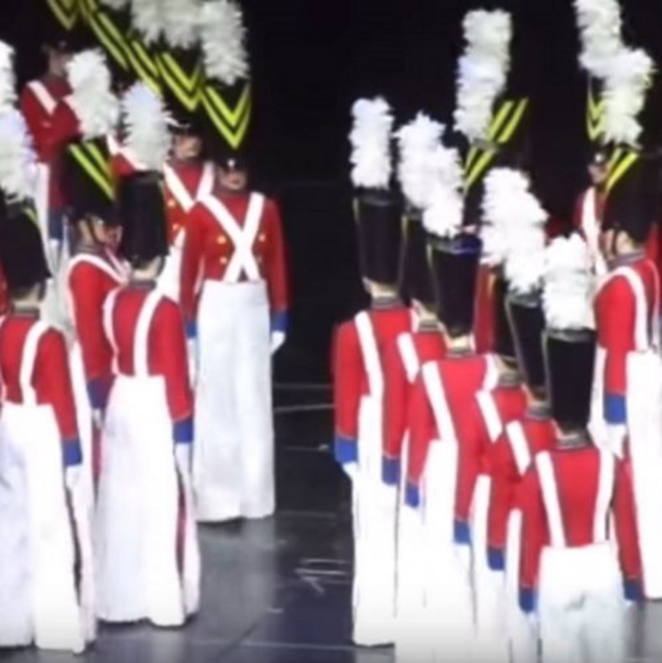 36 Toy Soldiers Form A Line On Stage. Their Next Move Made The Entire Crowd Stand In Awe - picture 3