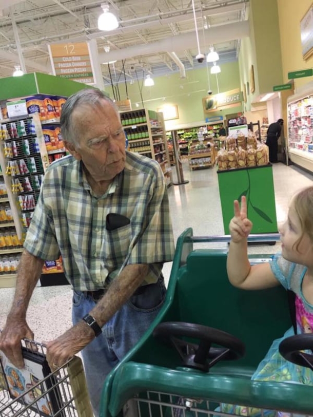 4-Year-Old At Grocery Store Calls Lonely Widower ‘Old,’ And Mom Is Floored By His Response - picture 3