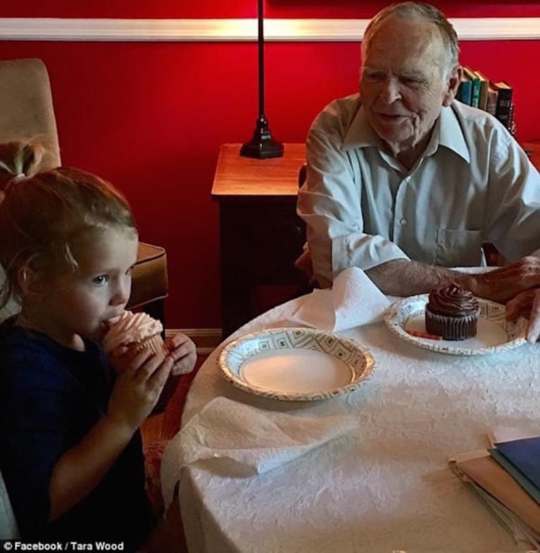 4-Year-Old At Grocery Store Calls Lonely Widower ‘Old,’ And Mom Is Floored By His Response - picture 7