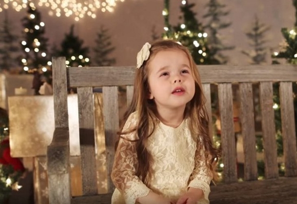 4-Year-Old Girl Closes Her Eyes To Sing Beautiful Christmas Song, Will Bring Tears To Your Eyes When You Hear 1st Note - picture 2