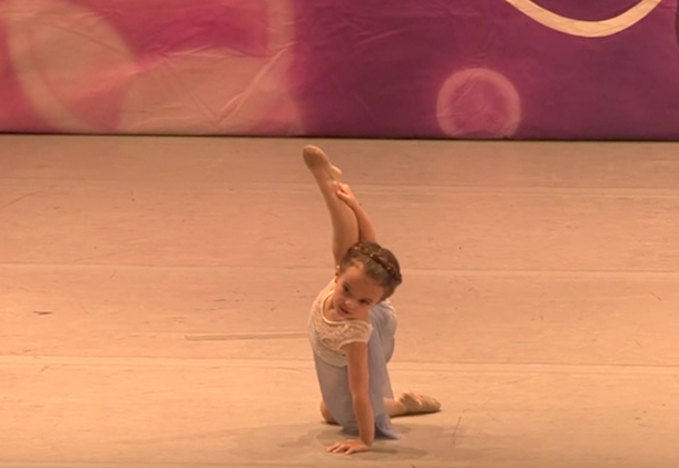 4-Year-Old Girl Gets Into Her Dance Routine. When She Starts, She Give A Perfomance Of A Lifetime - picture 3