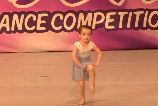 4-Year-Old Girl Gets Into Her Dance Routine. When She Starts, She Give A Perfomance Of A Lifetime - picture 4