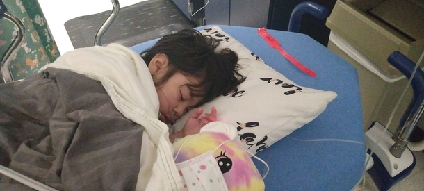 4-year-old girl with cancer loses both her mom and dad only 5 months apart - picture 3