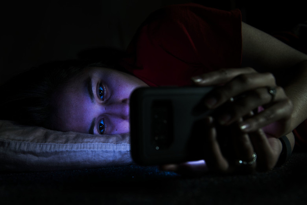 40 Year Old Man Is Diagnosed With Eye Cancer Because He Did This Every Night... - picture 4
