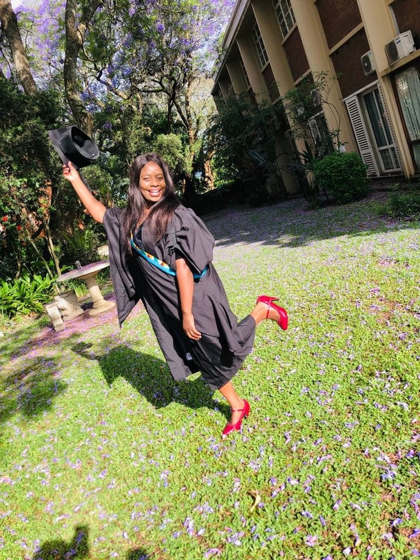 40-year-old woman becomes graduate of the same college she cleaned for 14 years - picture 3