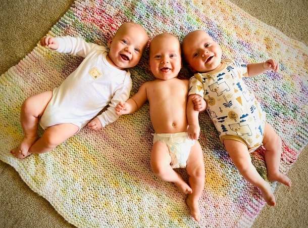 46-year-old Mother gave birth to healthy identical triplets – the odds are ‘1 in 20 billion’ - picture 5
