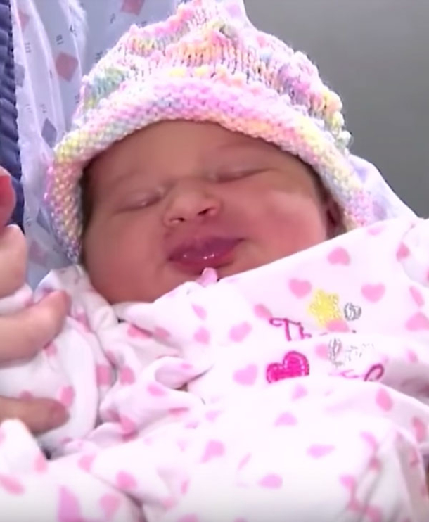 47-Year-Old Woman Gives Birth To Baby Only An Hour After Discovering She Was Pregnant. You read this correctly, you're eyes are not fooling you... - picture 4
