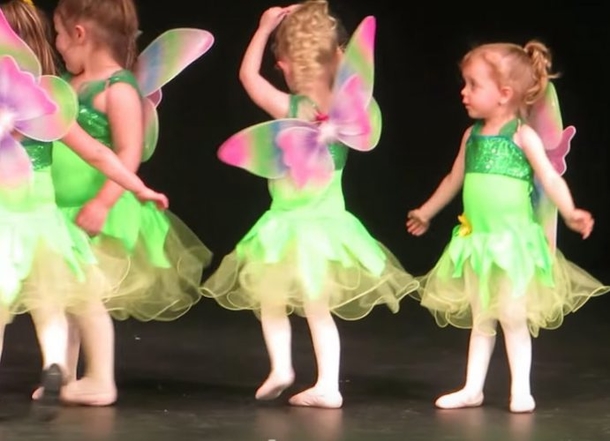 5 Little Girls Dressed As Fairies Line Together For A Recital, They Immediately Ditch Their Routine And Do This Instead - picture 3