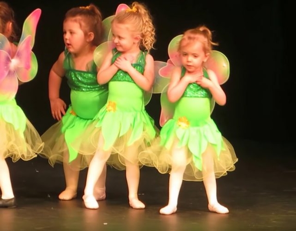 5 Little Girls Dressed As Fairies Line Together For A Recital, They Immediately Ditch Their Routine And Do This Instead - picture 4