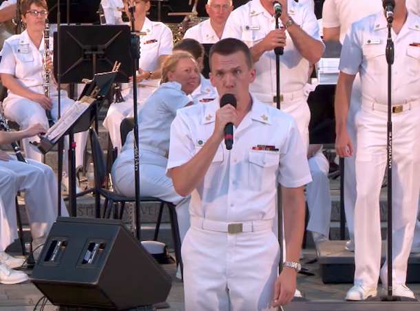 5 Navy Guys Walk Onstage To Perform, Once They Look Up, The Crowd Goes Wild (Video) - picture 2