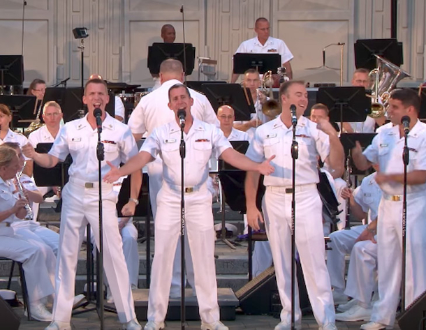 5 Navy Guys Walk Onstage To Perform, Once They Look Up, The Crowd Goes Wild (Video) - picture 3