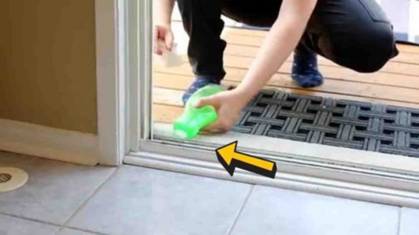 5 Smart Dish Soap Hacks You Should Know About - picture 2