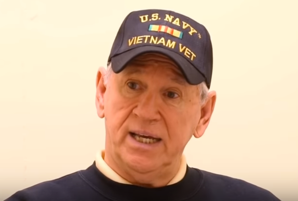 5 young guys repeatedly disrupt elderly veteran’s meal — causing him to cry - picture 2