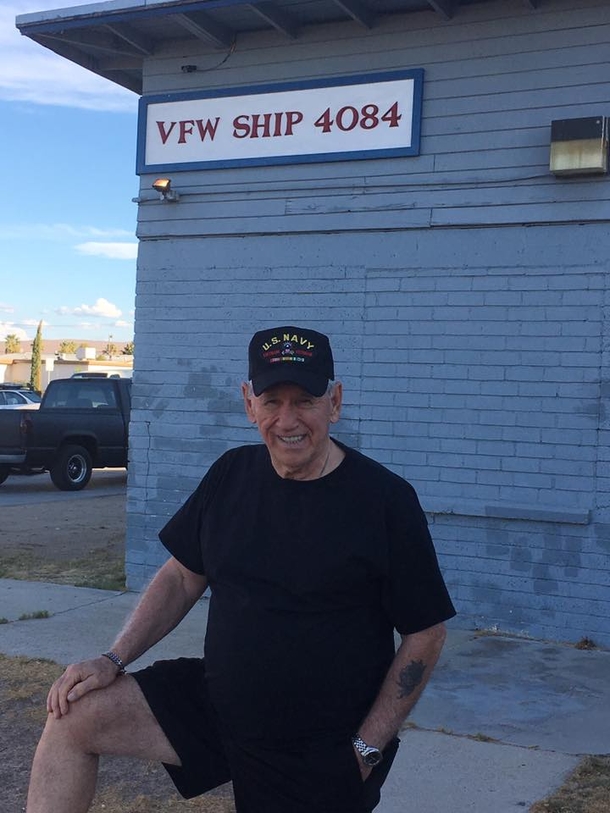 5 young guys repeatedly disrupt elderly veteran’s meal — causing him to cry - picture 6